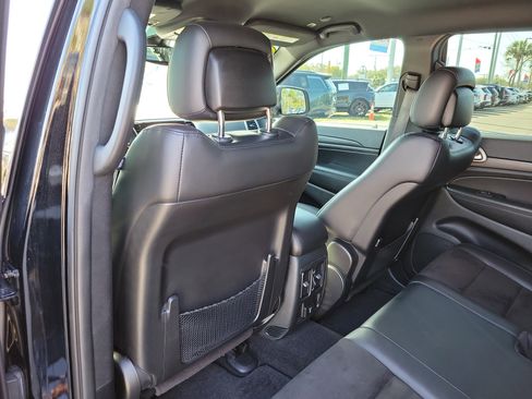 Used 2022 Jeep Grand Cherokee Laredo X image 17