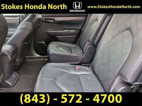 Used 2023 Toyota Highlander Platinum FWD image 4