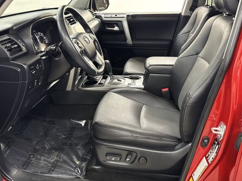 Used 2020 Toyota 4Runner SR5 Premium image 2