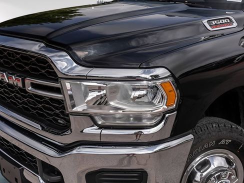 Used 2024 RAM 3500 Tradesman w/ Chrome Appearance Group AWD/4WD image 3
