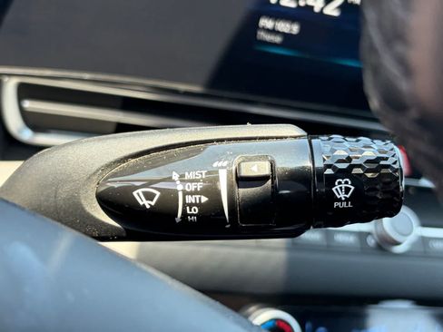 Used 2024 Hyundai Elantra Limited FWD image 14