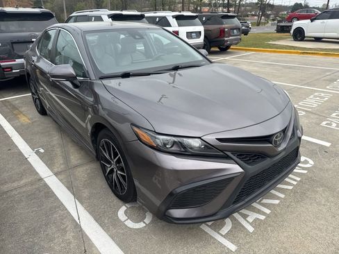 Used 2023 Toyota Camry SE w/ Convenience Package image 2