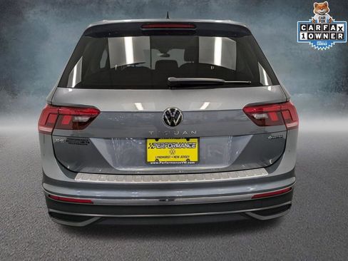 Used 2022 Volkswagen Tiguan SE w/ Panoramic Sunroof Package image 5