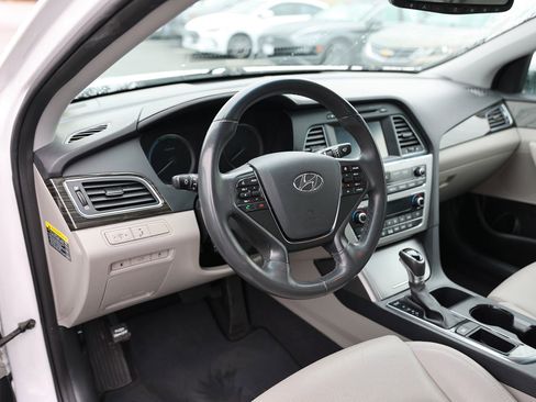 Used 2017 Hyundai Sonata Limited image 16