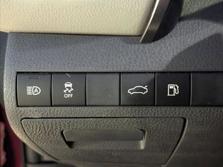 Used 2018 Toyota Camry SE video 4