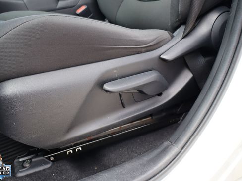 Used 2021 Toyota RAV4 LE FWD image 13