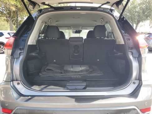 Used 2019 Nissan Rogue SV image 10