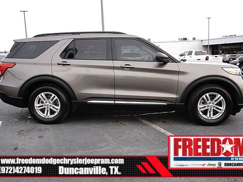 Used 2021 Ford Explorer XLT image 6