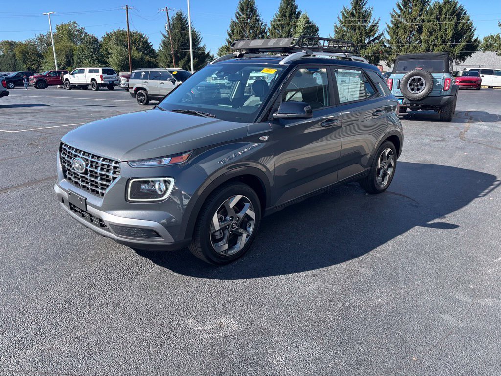 Used 2024 Hyundai Venue Limited FWD image 2