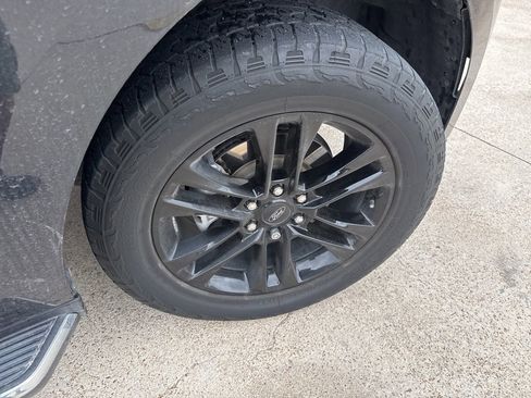 Used 2022 Ford Expedition Max XLT image 16