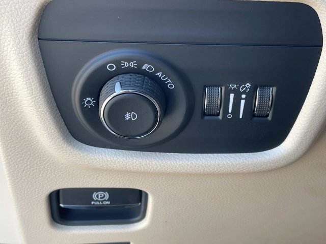 New 2026 Jeep Grand Cherokee Limited w/ Limited Altitude Package RWD image 33
