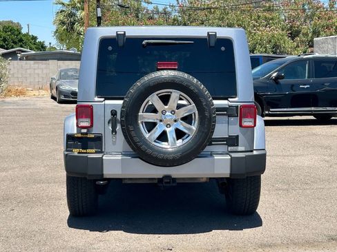 Used 2016 Jeep Wrangler Unlimited Sahara w/ Connectivity Group AWD/4WD image 4