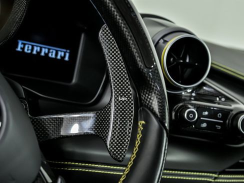 Used 2021 Ferrari F8 Tributo RWD image 31