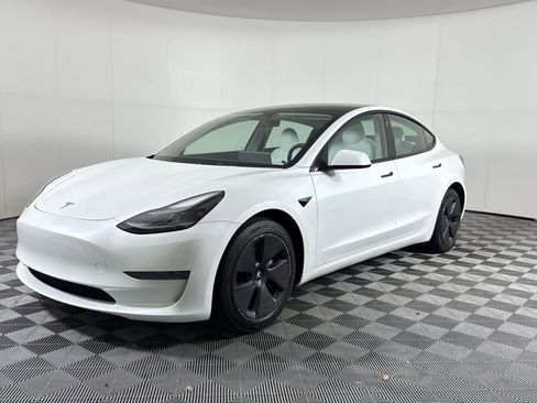 Used 2023 Tesla Model 3 Standard Range RWD image 1