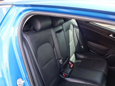 Used 2018 Kia Stinger Premium RWD image 12