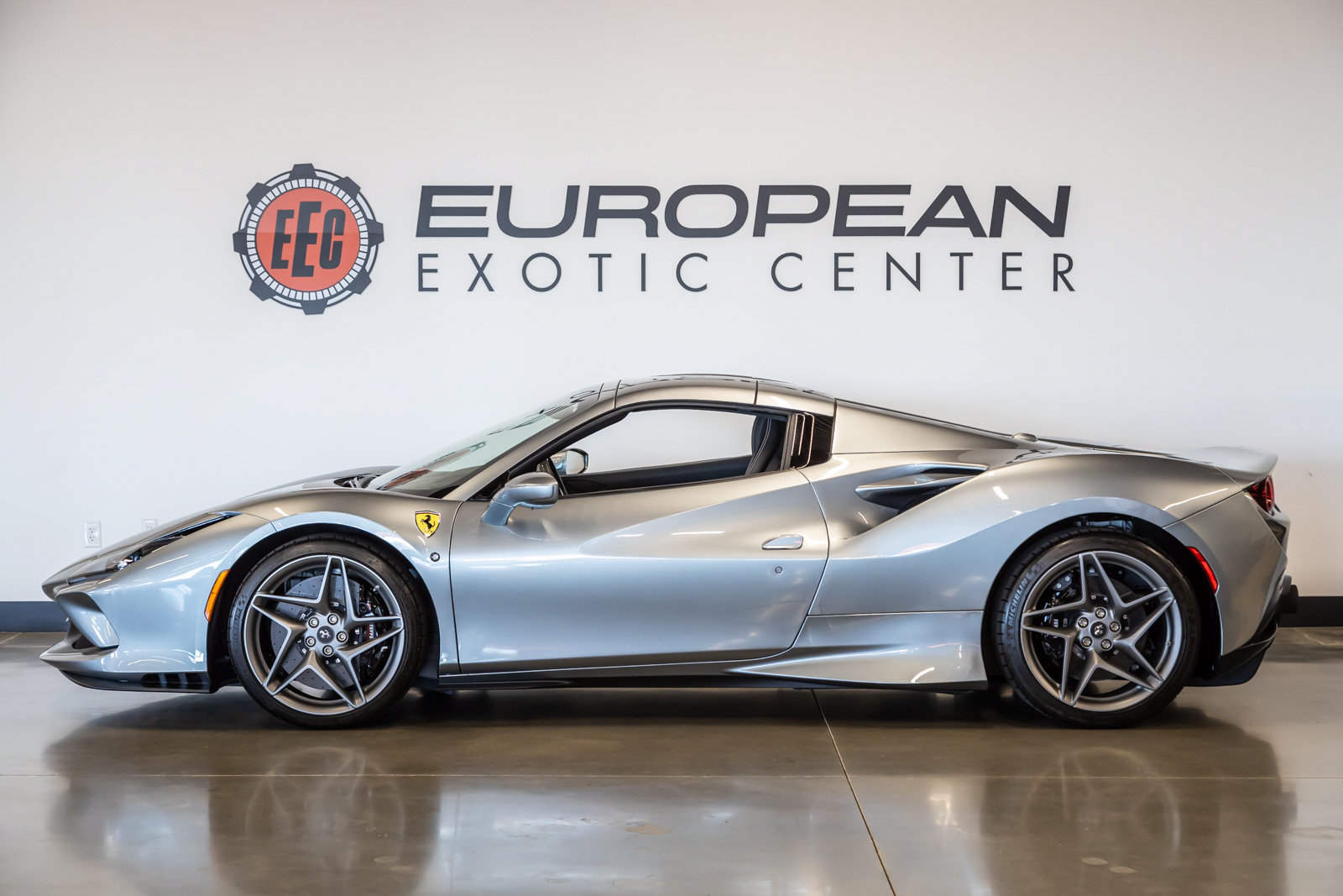 Used 2021 Ferrari F8 Tributo RWD image 8
