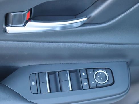 Certified 2025 Toyota Prius Plug-In Hybrid image 22