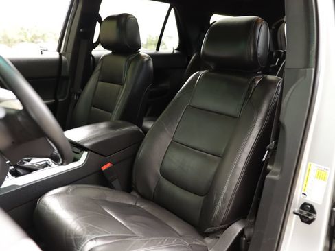 Used 2014 Ford Explorer XLT w/ Equipment Group 202A FWD image 20