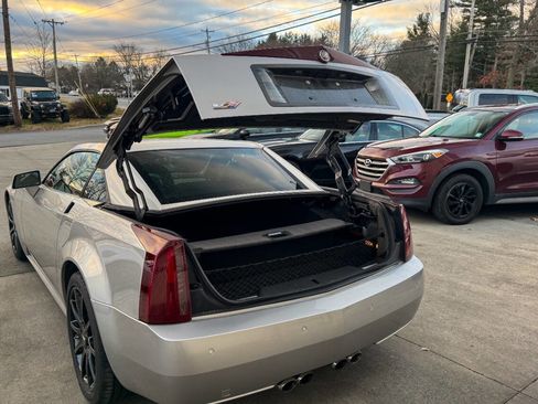 Used 2006 Cadillac XLR V image 27