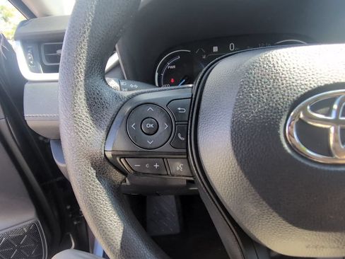 Used 2025 Toyota RAV4 XLE AWD/4WD image 13