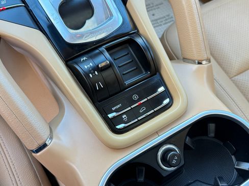 Used 2012 Porsche Cayenne image 26