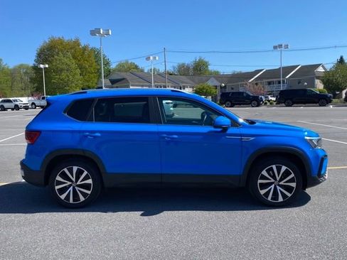 Used 2023 Volkswagen Taos SE w/ Panoramic Sunroof Package AWD/4WD image 6