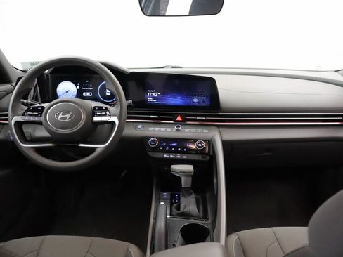 Used 2024 Hyundai Elantra SEL FWD image 13