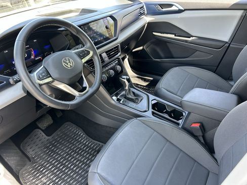 Certified 2023 Volkswagen Taos SE w/ Panoramic Sunroof Package FWD image 16