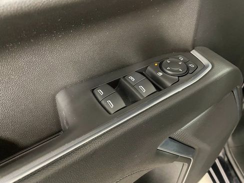 Used 2022 Chevrolet Silverado 1500 LT AWD/4WD image 19