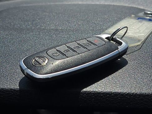 Used 2025 Nissan Sentra SR FWD image 16