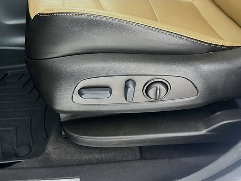 Used 2022 Chevrolet Equinox Premier AWD/4WD image 21