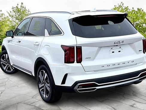 Certified 2022 Kia Sorento SX w/ Panoramic Sunroof Package image 11