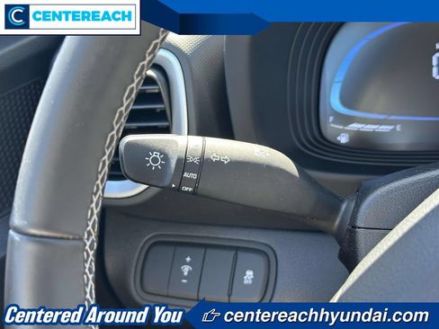 Used 2023 Hyundai Venue SEL FWD image 20