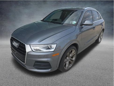Used 2017 Audi Q3 2.0T Premium Plus w/ Premium Plus Package FWD image 4