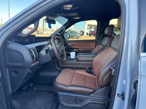 Used 2025 Ford Expedition King Ranch image 8
