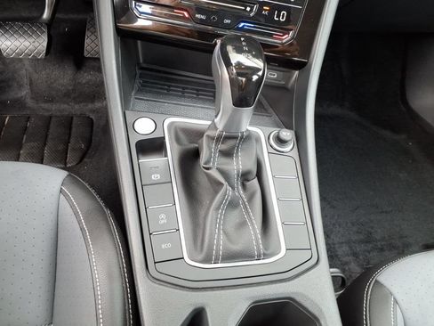 Used 2025 Volkswagen Jetta SE w/ Sunroof Package FWD image 22