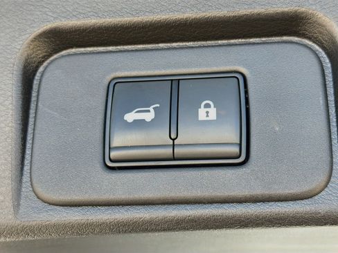 Used 2024 Nissan Rogue SV AWD/4WD image 13
