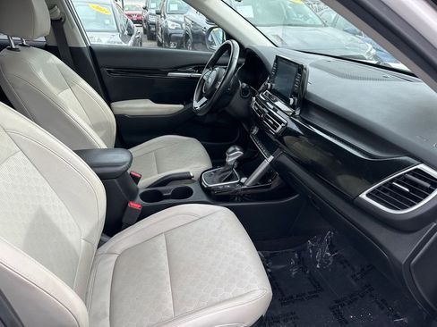 Used 2021 Kia Seltos EX image 39