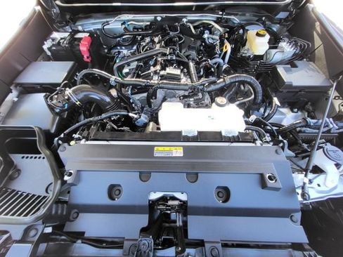 Used 2024 Toyota Tacoma SR5 AWD/4WD image 28