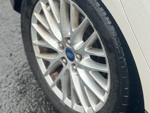 Used 2012 Ford Focus SEL image 19