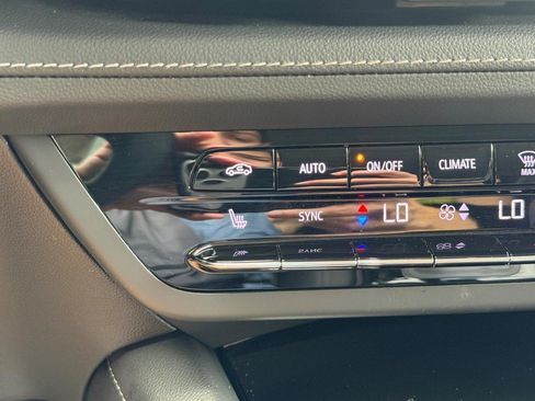 Used 2023 Buick Envision Essence FWD image 22