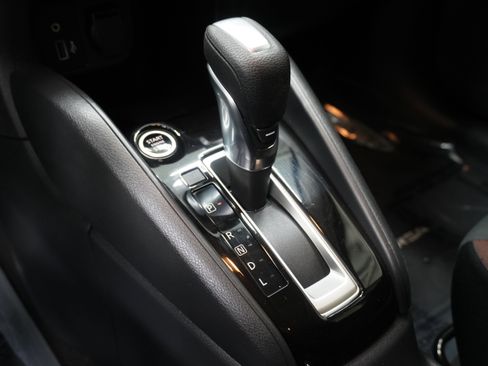 Used 2022 Nissan Versa SR image 18