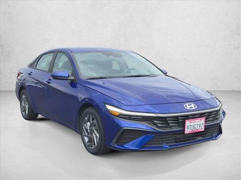Used 2024 Hyundai Elantra SEL FWD image 3