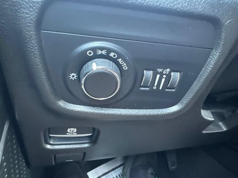 Used 2021 Jeep Grand Cherokee L Laredo w/ Luxury Tech Group I AWD/4WD image 28