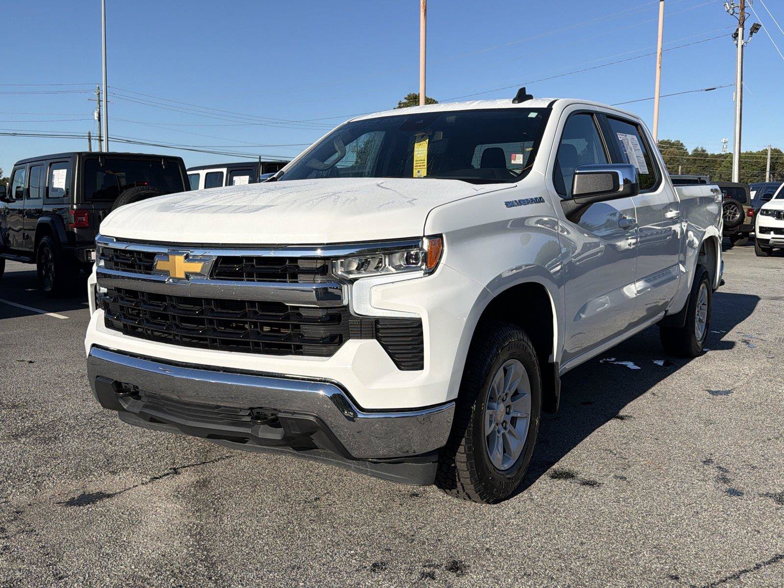 Used 2025 Chevrolet Silverado 1500 LT AWD/4WD image 2