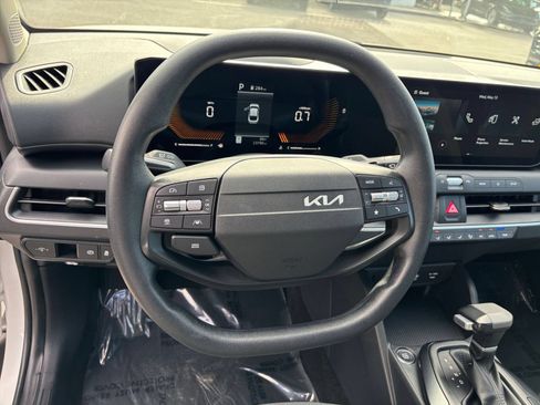 Used 2025 Kia K4 FWD image 27