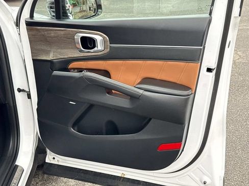 Used 2023 Kia Sorento AWD image 8