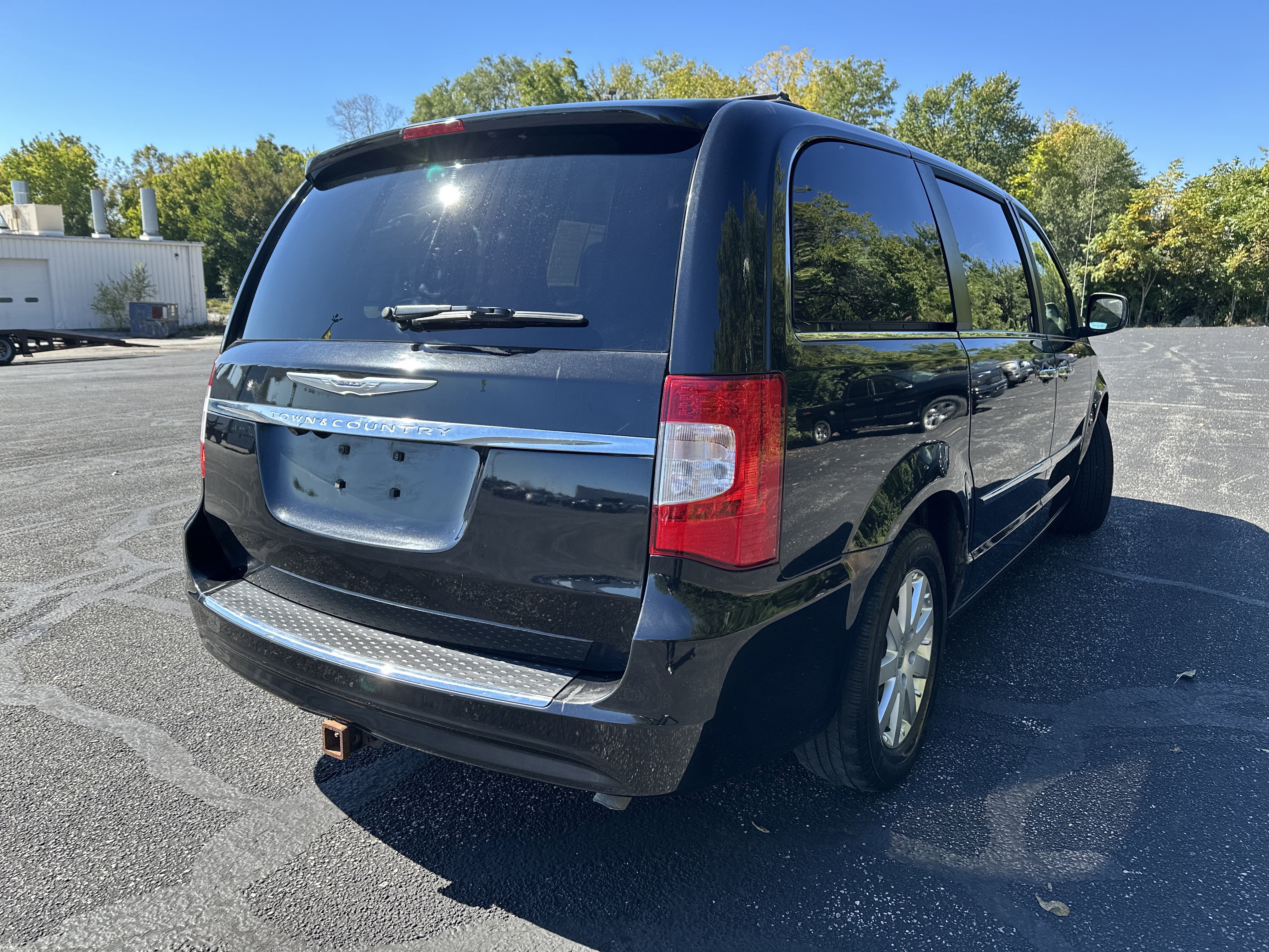 Used 2015 Chrysler Town & Country Touring w/ Driver Convenience Group FWD image 7
