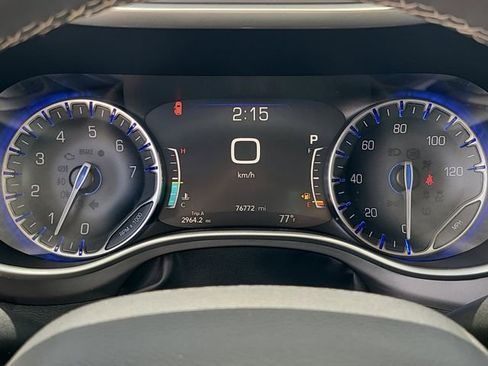 Used 2023 Chrysler Pacifica Touring-L FWD image 25