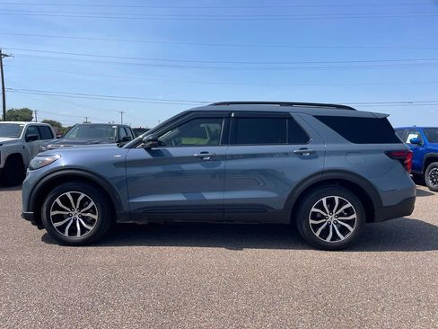 Used 2025 Ford Explorer ST-Line RWD image 4